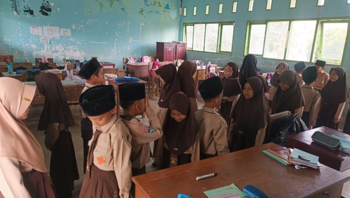 Bentuk Karakter Disiplin dan Jujur, Wali Kelas Terapkan Penilaian Antar Teman di Kelas 3B MIN 4 Tebo