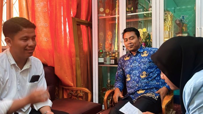 Pamong dan Mahasiswa Diskusi Santai Bahas Format Perpisahan PPLK di MIN 4 Tebo