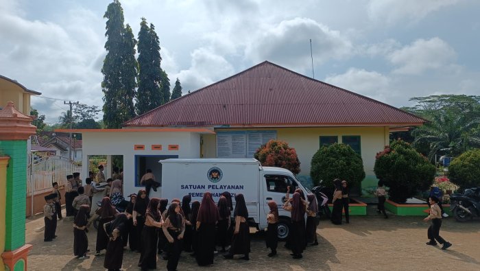 Perdana! MIN 4 Tebo Terima Paket MBG dari SPPG Jaya Mulya, Antusias Siswa Kelas 1-2 Pecah