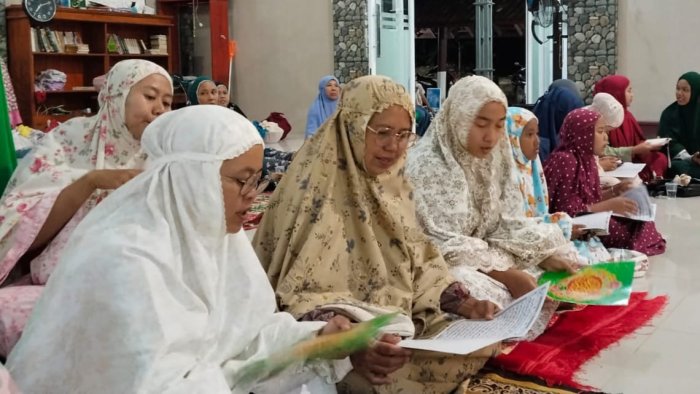 Dari Punggahan Hingga Ziarah Kubur, Para Pendidik MIN 4 Tebo Aktif Jaga Tradisi di Tengah Masyarakat Dari Punggahan Hingga Ziarah Kubur, Para Pendidik MIN 4 Tebo Aktif Jaga Tradisi di Tengah Masyarakat