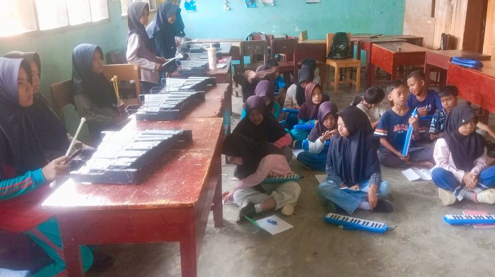 Siasati Paparan Kabut Asap, Tim Marching Band MIN 4 Tebo Tetap Intensifkan Latihan dengan Pembagian Sesi Siasati Paparan Kabut Asap, Tim Marching Band MIN 4 Tebo Tetap Intensifkan Latihan dengan Pembagian Sesi