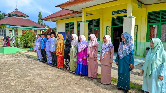Semarak Kebanggaan Daerah, MIN 4 Tebo Rayakan HUT ke-69 Jambi dengan Berbusana Adat Melayu Jambi Semarak Kebanggaan Daerah, MIN 4 Tebo Rayakan HUT ke-69 Jambi dengan Berbusana Adat Melayu Jambi