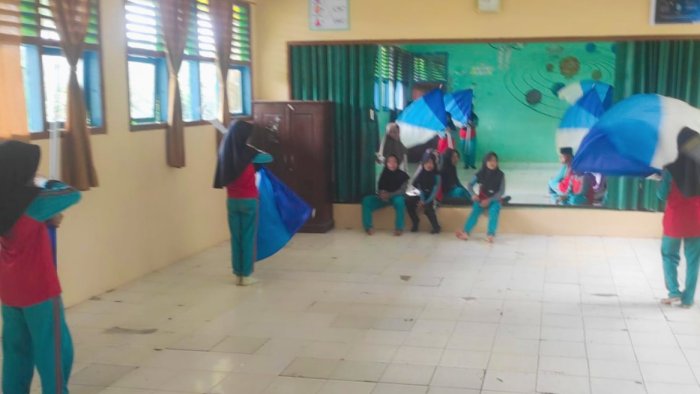 Color Guard Marching Band MIN 4 Tebo Ujicoba Ruang Latihan, Siap Latihan Bersama Pelatih Khusus Mulai Besok Color Guard Marching Band MIN 4 Tebo Ujicoba Ruang Latihan, Siap Latihan Bersama Pelatih Khusus Mulai Besok