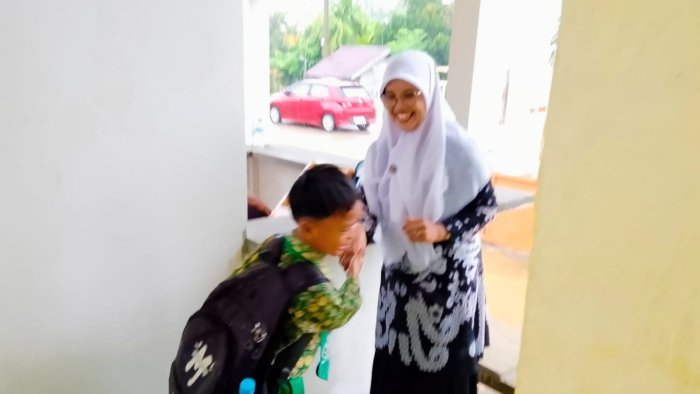 Sambut Pagi Tetap Berjalan Meski Hujan Mengguyur MIN 4 Tebo dan Sekitarnya Sambut Pagi Tetap Berjalan Meski Hujan Mengguyur MIN 4 Tebo dan Sekitarnya