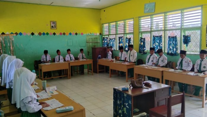 Kelas 4A MIN 4 Tebo Belajar Tangga Nada Minor Lewat Lagu Wajib Nasional