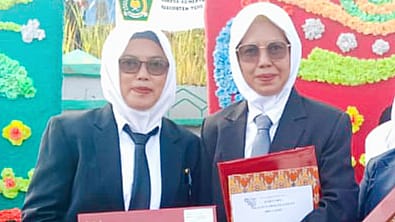 Dua Guru MIN 4 Tebo Terima Satyalancana Karyasatya X Tahun pada Upacara HAB ke-80 Dua Guru MIN 4 Tebo Terima Satyalancana Karyasatya X Tahun pada Upacara HAB ke-80