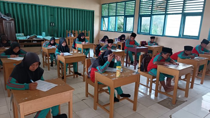 Hari Kedua ASAT MIN 4 Tebo Mata Pelajaran Pendidikan Pancasila dan Al-Quran Hadis Berjalan Lancar Hari Kedua ASAT MIN 4 Tebo Mata Pelajaran Pendidikan Pancasila dan Al-Quran Hadis Berjalan Lancar