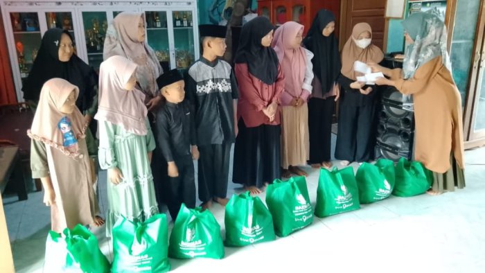 Sejumlah Siswa dan Guru Honorer MIN 4 Tebo Terima Bantuan Sembako Program Tebo Peduli dari BAZNAS Tebo Sejumlah Siswa dan Guru Honorer MIN 4 Tebo Terima Bantuan Sembako Program Tebo Peduli dari BAZNAS Tebo