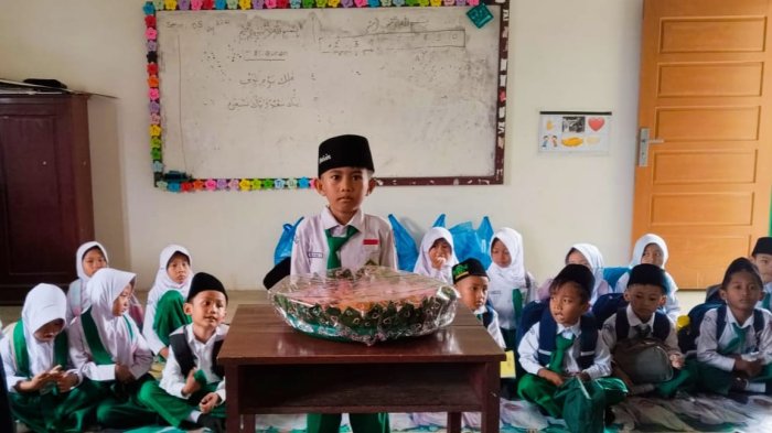Tolak Hadiah! Ulang Tahun Siswa Kelas 1A MIN 4 Tebo Jadi Momentum Bersyukur dengan Berbagi Tolak Hadiah! Ulang Tahun Siswa Kelas 1A MIN 4 Tebo Jadi Momentum Bersyukur dengan Berbagi