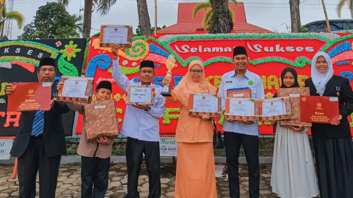 Kilas Balik 2025: Prestasi Guru & Madrasah - Dedikasi yang Berbuah Pengakuan bagi MIN 4 Tebo Kilas Balik 2025: Prestasi Guru & Madrasah - Dedikasi yang Berbuah Pengakuan bagi MIN 4 Tebo
