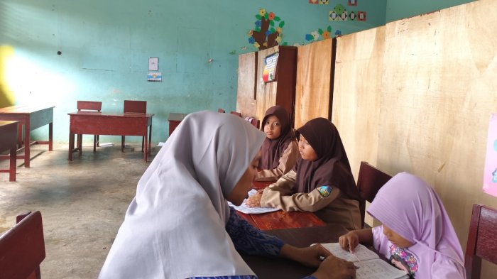 Siswa MIN 4 Tebo Ikuti Sesi Tambahan Mengaji di Sela Waktu ASAS Siswa MIN 4 Tebo Ikuti Sesi Tambahan Mengaji di Sela Waktu ASAS