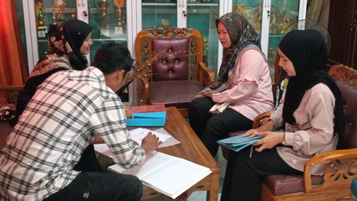Piket Hari Pertama Libur Semester, Panitia PMBM MIN 4 Tebo Sambut Empat Calon Murid Baru Piket Hari Pertama Libur Semester, Panitia PMBM MIN 4 Tebo Sambut Empat Calon Murid Baru