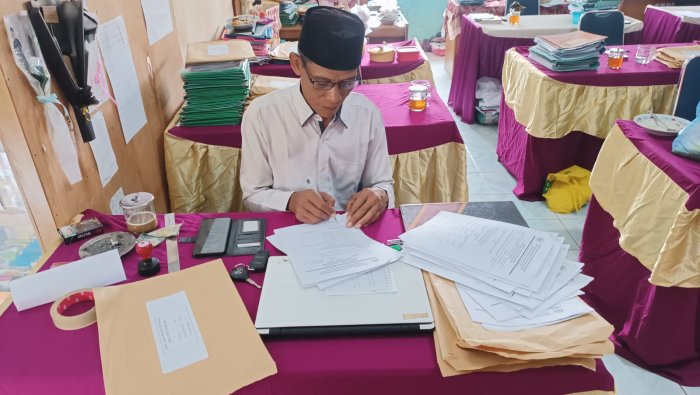 Guru MIN 4 Tebo Mulai Rekap Nilai Hasil ASAS