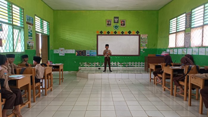 Latihan Berulang Buahkan Hasil, Siswa Kelas 5B MIN 4 Tebo Berani Pidato Tanpa Teks di Depan Kelas