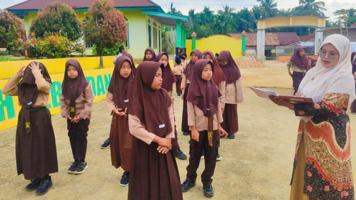 Pemeriksaan Kerapian Mendadak, MIN 4 Tebo Tegakkan Disiplin Siswa Pemeriksaan Kerapian Mendadak, MIN 4 Tebo Tegakkan Disiplin Siswa
