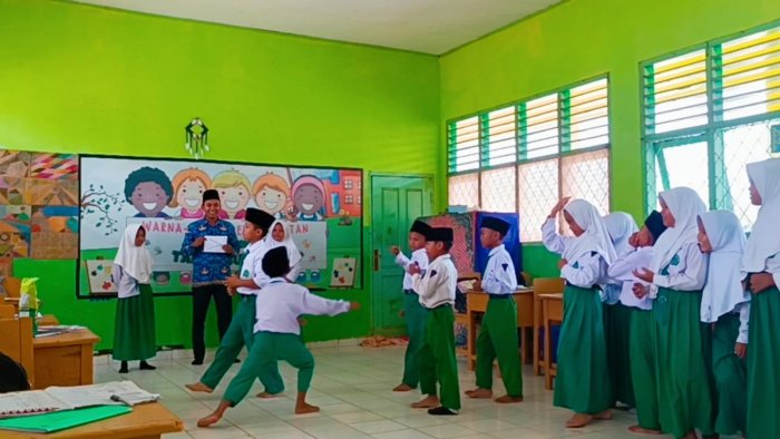 Game Pecahan Kelas 5B MIN 4 Tebo Hidupkan Pemahaman Lewat Aktivitas Fisik