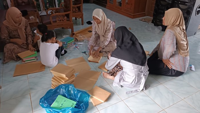 Guru MIN 4 Tebo Siapkan Hadiah untuk Juara Kelas dan Classmeeting Guru MIN 4 Tebo Siapkan Hadiah untuk Juara Kelas dan Classmeeting
