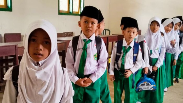 Penguatan Karakter Sejak Dini: Potret Pembiasaan Antre dan Adab Hafalan Surah Sebelum Bel Pulang di MIN 4 Tebo Penguatan Karakter Sejak Dini: Potret Pembiasaan Antre dan Adab Hafalan Surah Sebelum Bel Pulang di MIN 4 Tebo