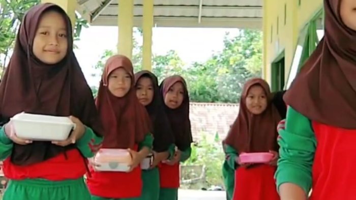 Kelas 3B MIN 4 Tebo Kembangkan Budaya Makan Sehat dengan Bekal Bergizi Kelas 3B MIN 4 Tebo Kembangkan Budaya Makan Sehat dengan Bekal Bergizi