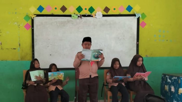 Pelajaran Fikih di Kelas 4A MIN 4 Tebo diisi Diskusi Kelompok dan Presentasi Pelajaran Fikih di Kelas 4A MIN 4 Tebo diisi Diskusi Kelompok dan Presentasi