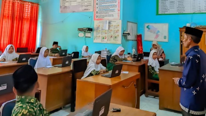 ANBK Hari Pertama, Kepala MIN 4 Tebo Tekankan Fokus Peserta