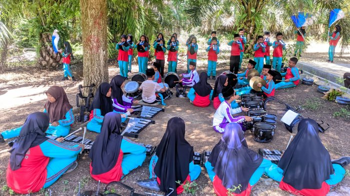 Marching Band MIN 4 Tebo Mantapkan Aransemen Lagu Bujang Lapuk dan Perdamaian Marching Band MIN 4 Tebo Mantapkan Aransemen Lagu Bujang Lapuk dan Perdamaian