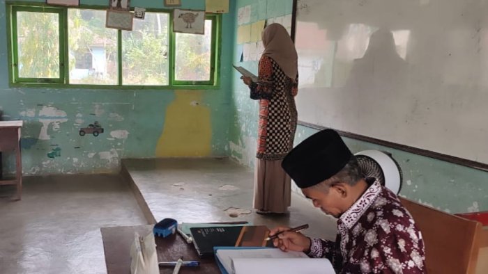 Supervisi Pembelajaran, Guru MIN 4 Tebo Tampil Meyakinkan di Hadapan Kepala Madrasah Supervisi Pembelajaran, Guru MIN 4 Tebo Tampil Meyakinkan di Hadapan Kepala Madrasah