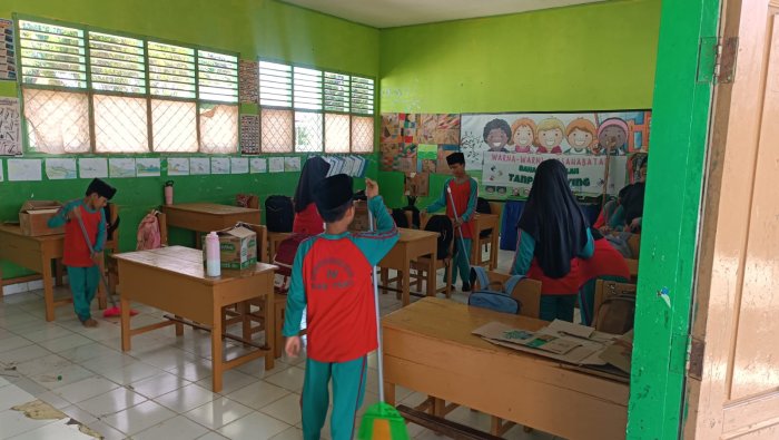 ASAT MIN 4 Tebo Dimulai Jumat 29 Mei, Ruang Ujian Dibersihkan dan Ditata ASAT MIN 4 Tebo Dimulai Jumat 29 Mei, Ruang Ujian Dibersihkan dan Ditata
