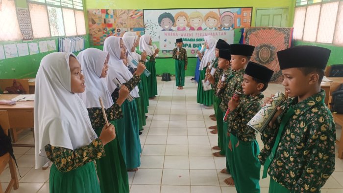 Pantang Lanjut Sebelum Sempurna! Intip Kedisiplinan Kelas 5B MIN 4 Tebo Berlatih Detail Pidato