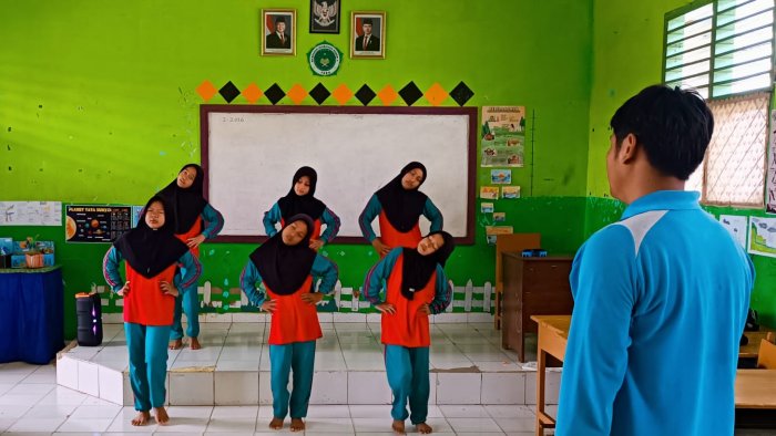 Regenerasi Instruktur: Gerakan Senam Anak Indonesia Hebat Dikenalkan ke Ruang-Ruang Kelas MIN 4 Tebo Regenerasi Instruktur: Gerakan Senam Anak Indonesia Hebat Dikenalkan ke Ruang-Ruang Kelas MIN 4 Tebo