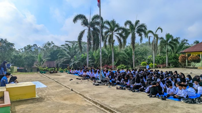 Pembiasaan Yasinan Jumat Pagi di MIN 4 Tebo Makin Tertib Pembiasaan Yasinan Jumat Pagi di MIN 4 Tebo Makin Tertib