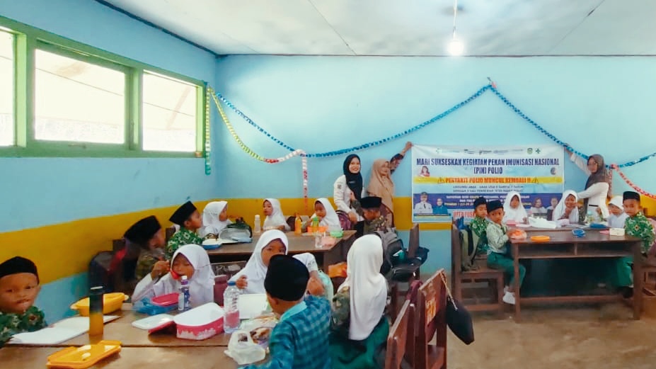 MIN 4 Tebo Dukung Pekan Imunisasi Nasional: Siswa Kelas 1 dan 2 Terima Vaksin Polio