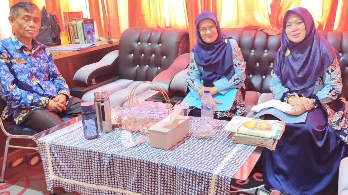 Warek IAI Yasni Bungo Tinjau PPLK di MIN 4 Tebo Warek IAI Yasni Bungo Tinjau PPLK di MIN 4 Tebo