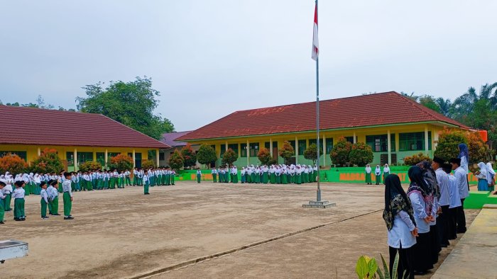 Ikrar Pelajar Indonesia dan Lagu Rukun Sama Teman Berikan Nuansa Baru Pelaksanaan Upacara di MIN 4 Tebo Ikrar Pelajar Indonesia dan Lagu Rukun Sama Teman Berikan Nuansa Baru Pelaksanaan Upacara di MIN 4 Tebo