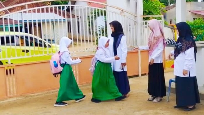 Sambut Pagi Tetap Berjalan di Tengah Kegiatan ASAS di MIN 4 Tebo, Siswa Tampak Hadir Lebih Awal