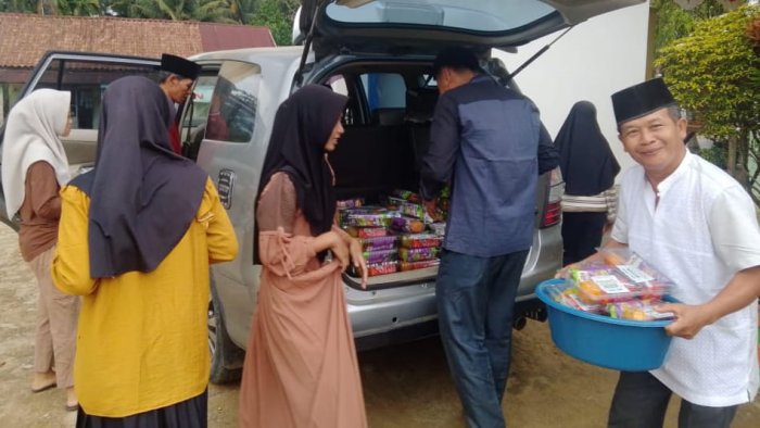 Nilai Empati di Balik Pembagian 200 Lebih Paket Takjil MIN 4 Tebo