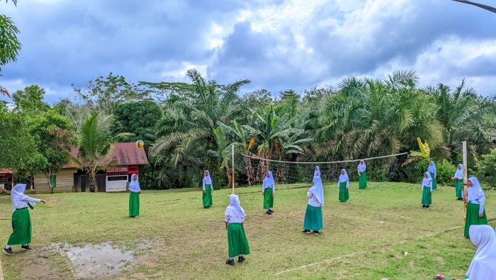 Classmeeting MIN 4 Tebo Lanjut dengan Pertandingan Voli Putri dan Tenis Meja Classmeeting MIN 4 Tebo Lanjut dengan Pertandingan Voli Putri dan Tenis Meja