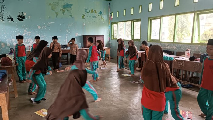 Belajar Matematika Seru dengan Permainan Beruang dan Burung di Kelas 3B MIN 4 Tebo