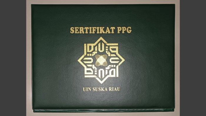 Guru MIN 4 Tebo Terima Sertifikat PPG dari UIN Suska Riau