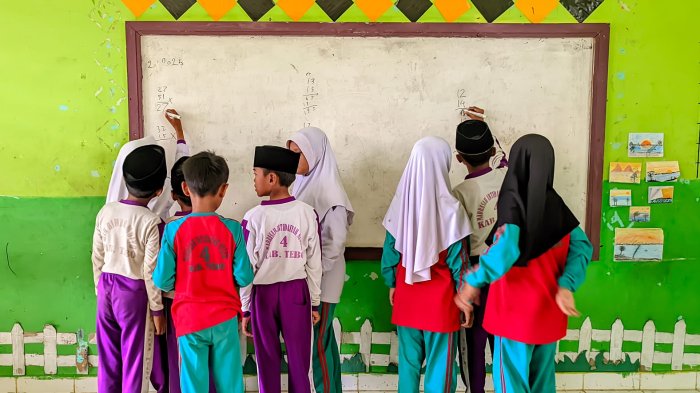 Estafet Perkalian Ceria Warnai Pembelajaran Matematika di Kelas 5B MIN 4 Tebo