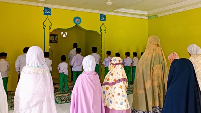 Berpasangan Antarjenjang, MIN 4 Tebo Tanamkan Nilai Anti Bullying dari Kegiatan Bersama Berpasangan Antarjenjang, MIN 4 Tebo Tanamkan Nilai Anti Bullying dari Kegiatan Bersama