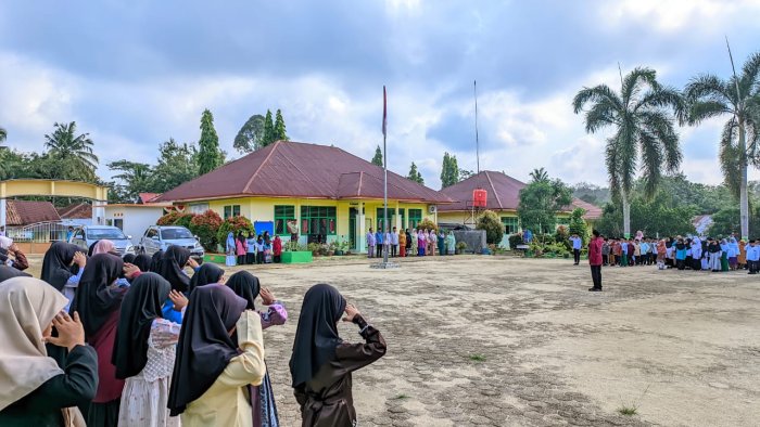 MIN 4 Tebo Gelar Upacara Peringatan HUT ke-69 Provinsi Jambi dengan Khidmat dan Reflektif