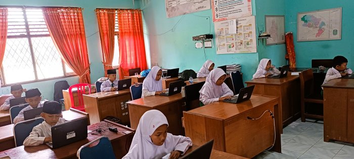 Gladi ANBK Hari Kedua, Siswa MIN 4 Tebo Makin Terbiasa Gunakan Perangkat